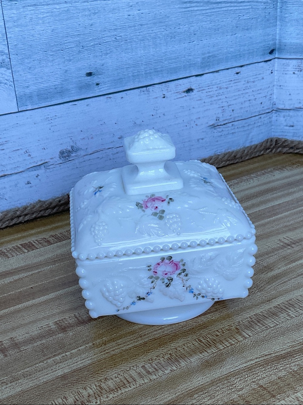 Vintage Westmoreland White Milk Glass Trinket Box with Pink Rose - Picture 2 of 8